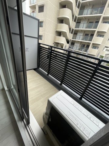 ファーストフィオーレ東灘のバルコニー|開放的で明るい空間を演出してくれるバルコニーです