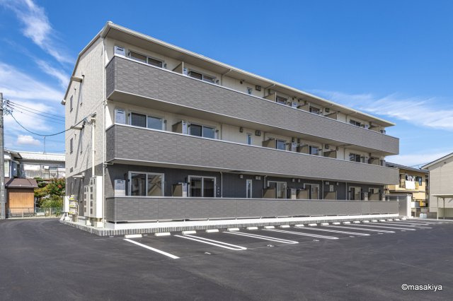 クレール三輪田町の外観