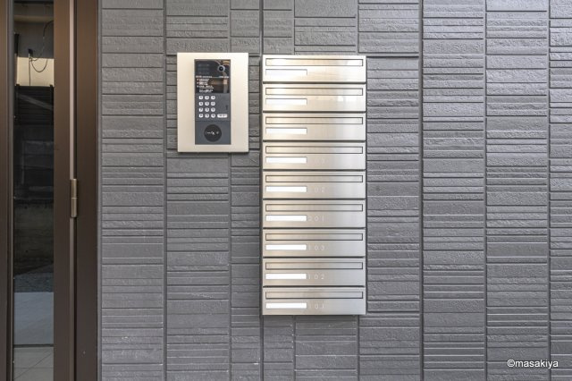 クレール三輪田町のエントランス