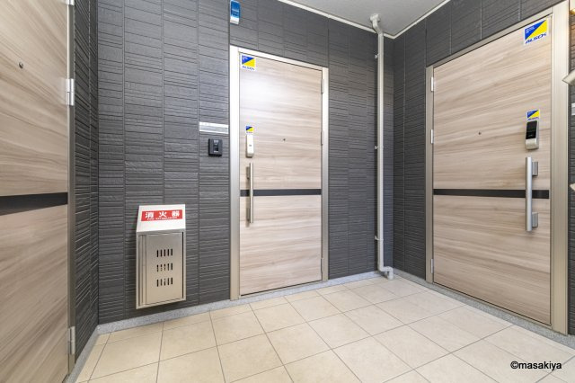 クレール三輪田町のエントランス|玄関