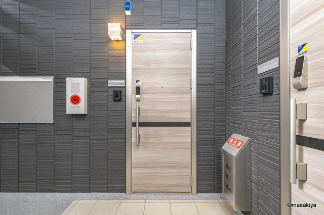 クレール三輪田町のエントランス