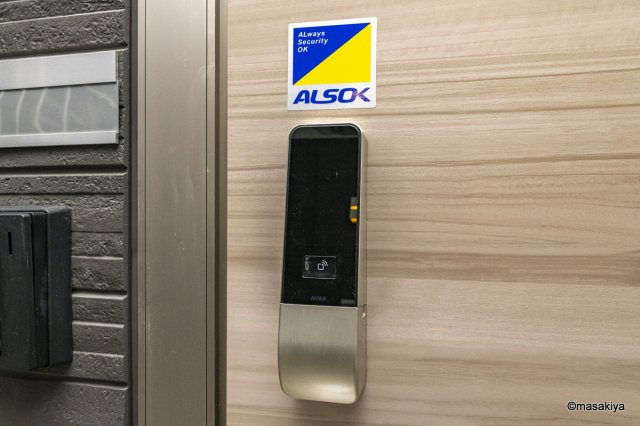 クレール三輪田町のエントランス