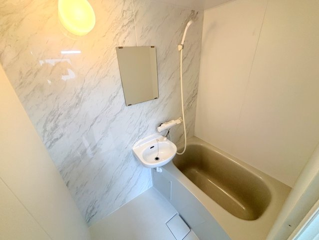 石原ビルの居間・リビング