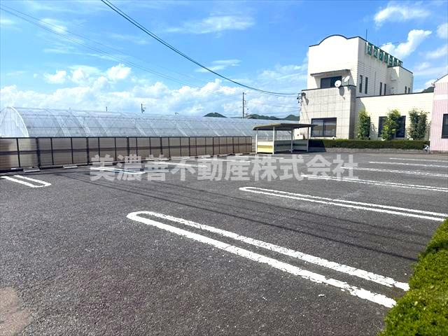 ６５８７６　岐阜市太郎丸北郷 事業用の駐車場