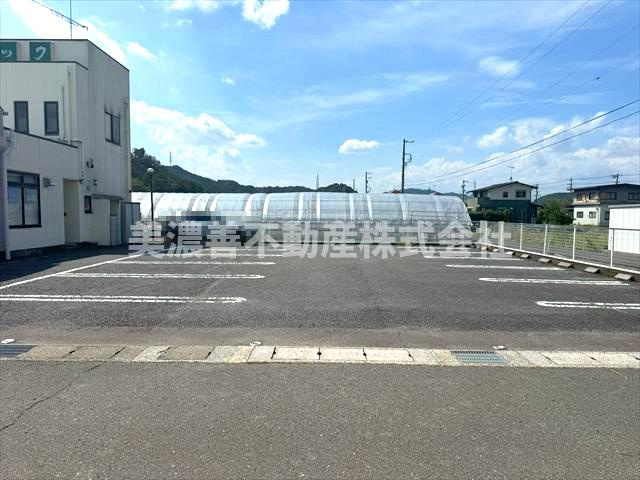 ６５８７６　岐阜市太郎丸北郷 事業用の駐車場