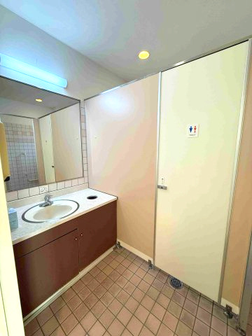 ６５８７６　岐阜市太郎丸北郷 事業用の洗面所