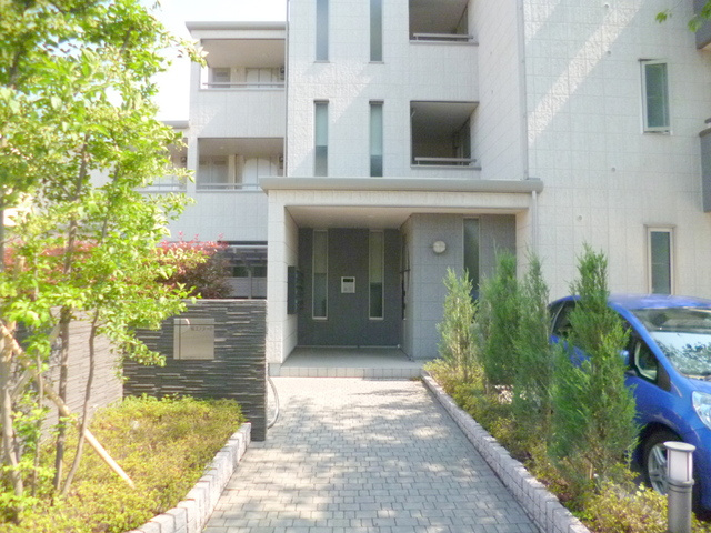 桜エステートのエントランス|★開放感あるエントランスです♪