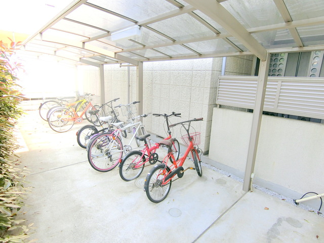 桜エステートのその他共用部分|★屋根付きの駐輪場です♪