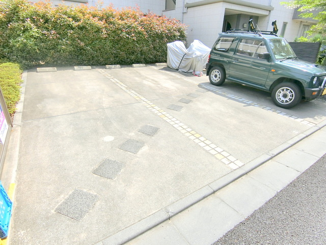 桜エステートの駐車場|★敷地内駐車場あります♪