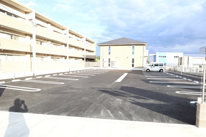 プランドールの駐車場