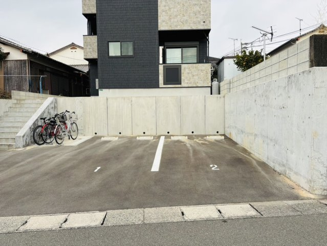 ホークヒルズ紫の駐車場|別号数タイプ