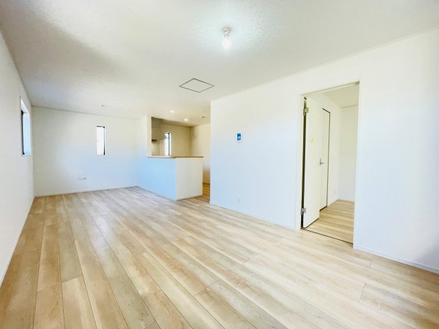 岡崎市本宿台第2　新築分譲住宅　全5棟　5号棟の居間・リビング|家族団らんできるくつろぎのリビングルーム。