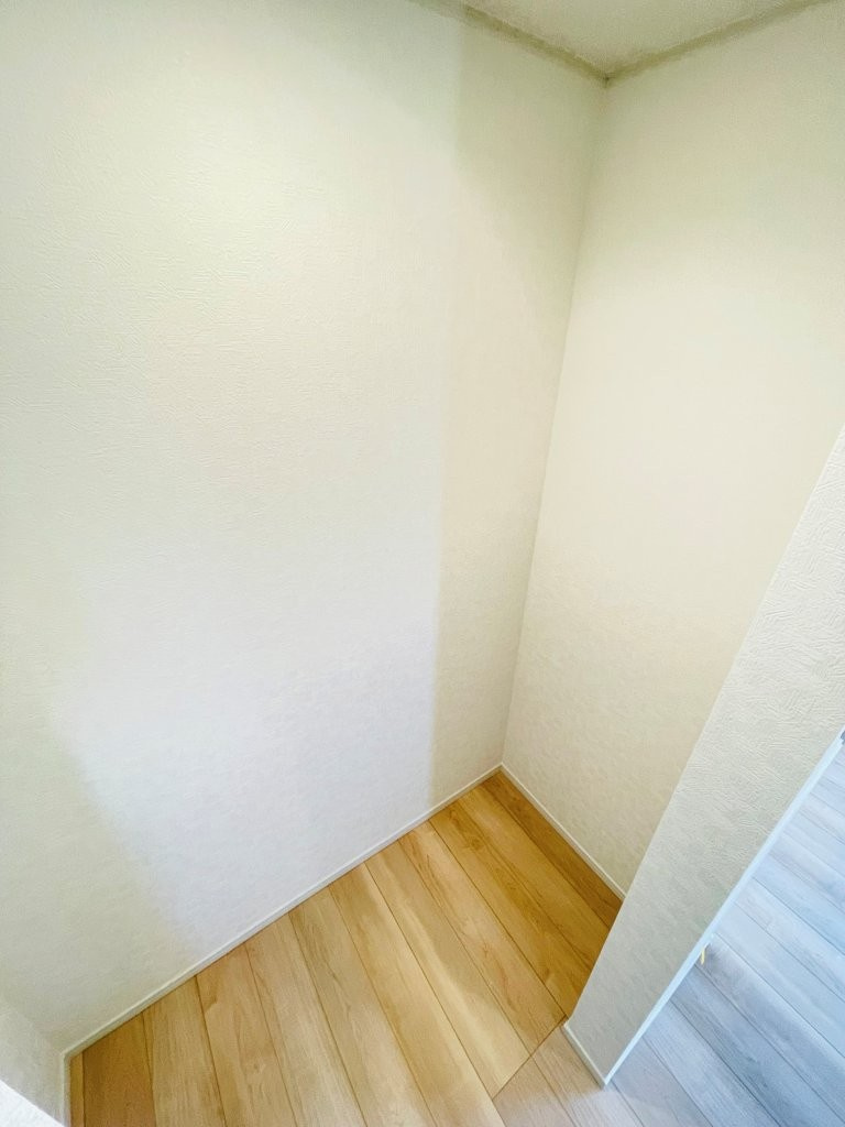 岡崎市本宿台第2　新築分譲住宅　全5棟　5号棟の収納|キッチンパントリーには非常時用の食品や、買い置き、消耗品などの収納に便利です♪