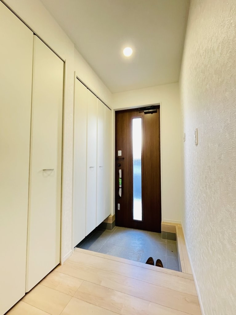 岡崎市本宿台第2　新築分譲住宅　全5棟　5号棟の玄関|大容量のシューズボックス付きで玄関が靴で散らかりません。