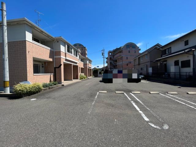 カインド・リバレインの駐車場|外観写真（昼）