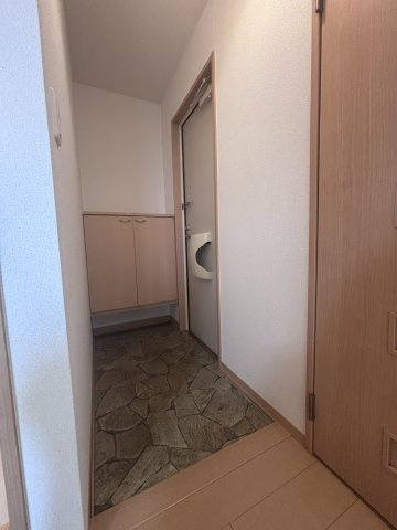 アイリスガーデン菰池 C棟の玄関