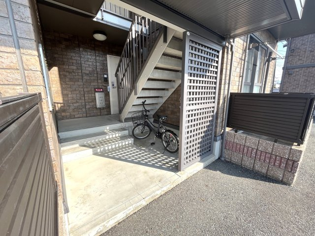 アイリスガーデン菰池 C棟のエントランス