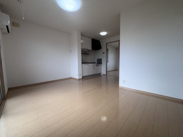 アイリスガーデン菰池 C棟の居間・リビング