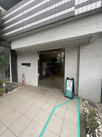 スパシエソリデ中野南台のエントランス
