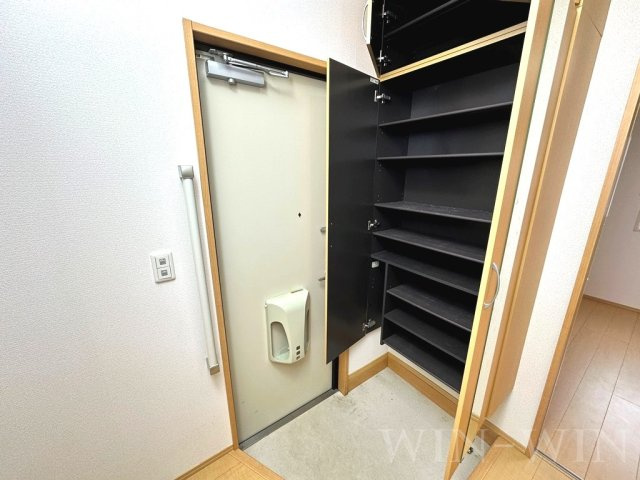 セジュールオッツSからさわの玄関