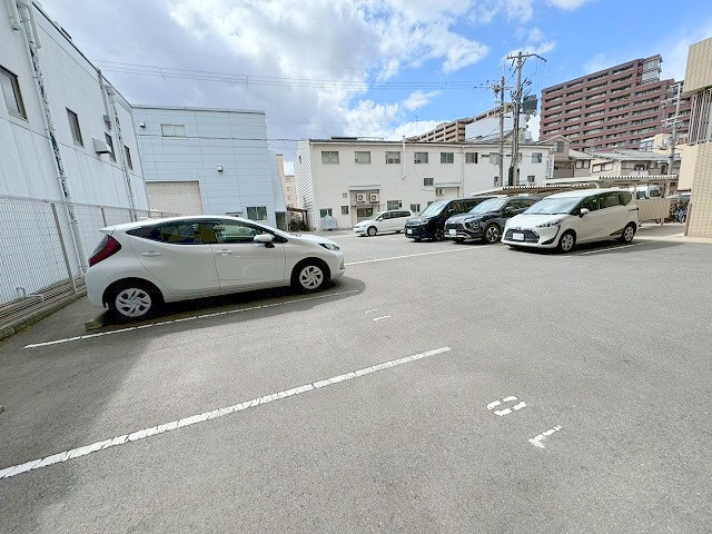 アルチコンテント新高の駐車場