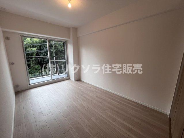 寝屋川コーポラスの寝室|洋室5.8帖
■物件内覧・資金計画相談・住宅ローン相談、リフォーム相談、お問合せ受付中■
※当日・翌日のご内覧、ご相談はお電話でのお問合せがスムーズです！