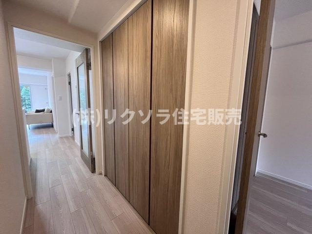 寝屋川コーポラスの収納|廊下収納
■物件内覧・資金計画相談・住宅ローン相談、リフォーム相談、お問合せ受付中■
※当日・翌日のご内覧、ご相談はお電話でのお問合せがスムーズです！