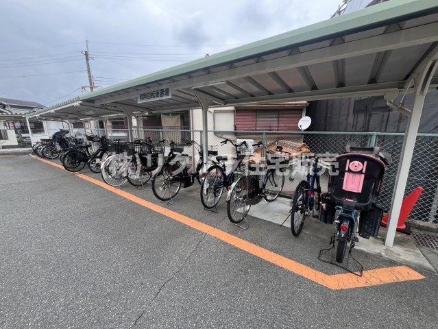 寝屋川コーポラスの駐輪場|■物件内覧・資金計画相談・住宅ローン相談、リフォーム相談、お問合せ受付中■
※当日・翌日のご内覧、ご相談はお電話でのお問合せがスムーズです！