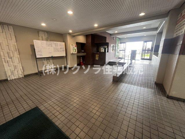 寝屋川コーポラスのエントランス|内部
■物件内覧・資金計画相談・住宅ローン相談、リフォーム相談、お問合せ受付中■
※当日・翌日のご内覧、ご相談はお電話でのお問合せがスムーズです！