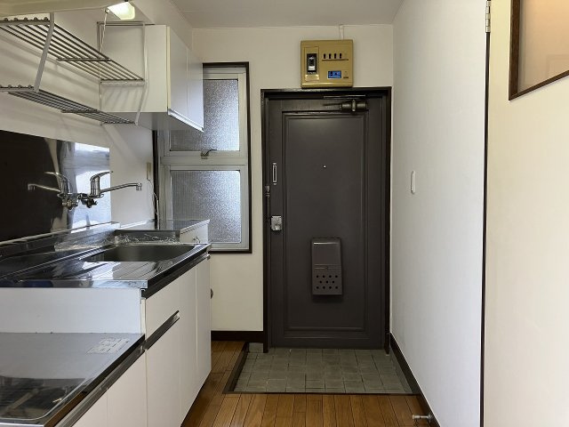 山田ビルの玄関