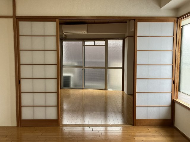 山田ビルの居間・リビング