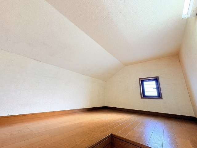【収納】 | 西東京市南町1丁目　中古一戸建住宅　(保谷店) | 季節インテリアや趣味用品の収納に便利な小屋裏収納。
