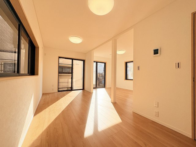 【居間・リビング】 | 西東京市南町1丁目　中古一戸建住宅　(保谷店) | 暮らしの中心となるリビングは、ご家族で心地良く過ごせる空間に。