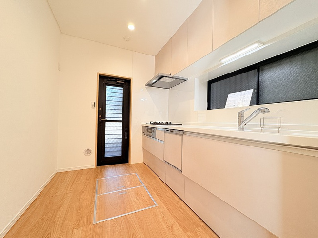 【キッチン】 | 西東京市南町1丁目　中古一戸建住宅　(保谷店) | 家事の負担を減らす食洗機・浄水器付き！忙しい子育て世帯を応援する快適な設備仕様です。