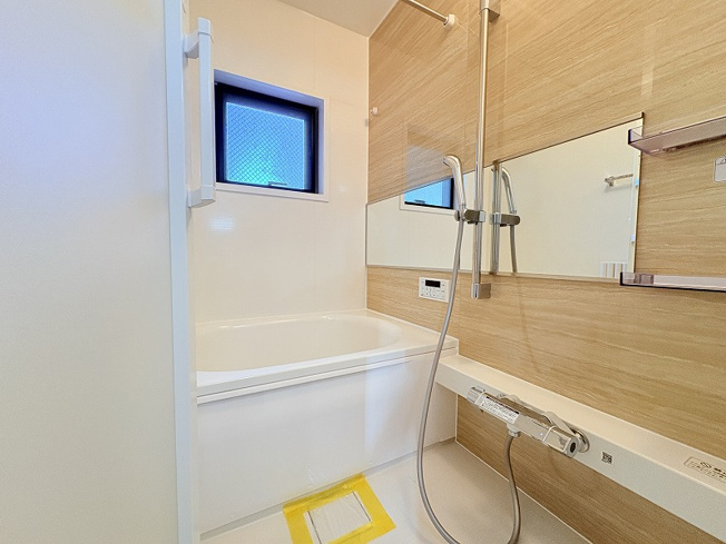 【浴室】 | 西東京市南町1丁目　中古一戸建住宅　(保谷店) | 1日の疲れを癒すバスルーム。浴室乾燥機が備わり、天候を気にせず洗濯物を干すことが可能です。