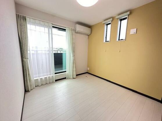 【洋室】 | アクセントクロスがおしゃれな洋室はインテリア映えしそうですね◎