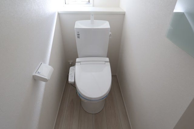 《仲介手数料無料》西区三橋６丁目85-4(全1戸)新築一戸建てFiTのトイレ