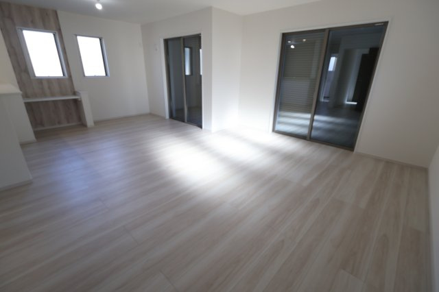 《仲介手数料無料》西区三橋６丁目85-4(全1戸)新築一戸建てFiTの居間・リビング