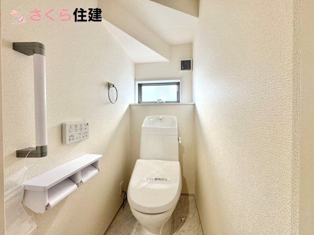 宇都宮宮の内第４　２号棟のトイレ|トイレは各階完備。夜、トイレに起きても、2階の寝室から1階のトイレに降りる必要はありません。