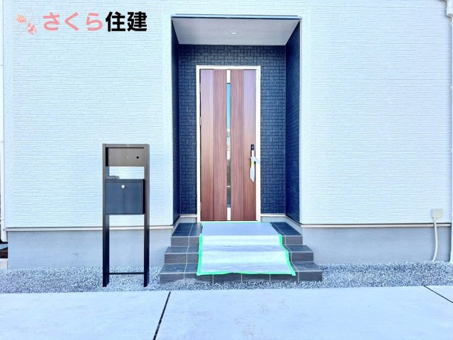 宇都宮宮の内第４　２号棟の玄関|玄関扉はスマートキー対応で、両手に荷物があっても楽に簡単開け閉め！もちろんモニター付きインターホン！