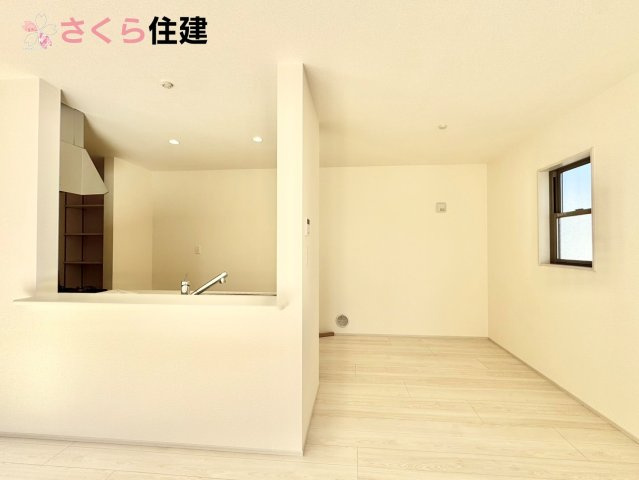 宇都宮宮の内第４　２号棟のキッチン|対面式システムキッチン。リビングを見渡せるキッチンで家族の様子をうかがいながら料理がはかどりそう！