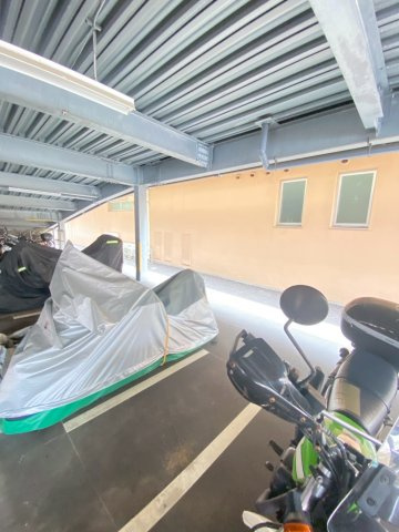 西宮マリナパークシティ・花のまちマリナヴィラの駐車場|バイク置き場