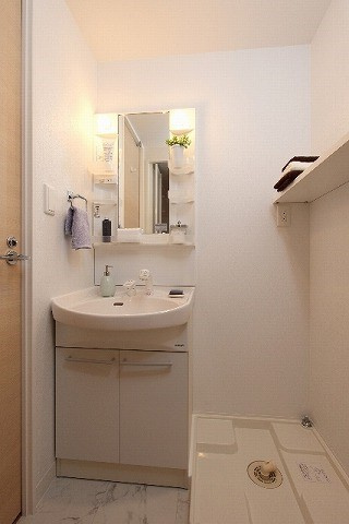 新品家具付きマンション比恵町11(KaGood福岡)の洗面所|脱衣スペースもあります