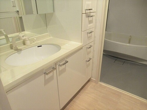 サングレート博多東エクセリアの洗面所|洗面化粧台※前回募集時の写真２０２２年７月撮影