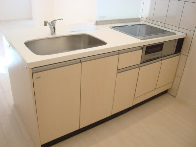 アーバンブルー藤のキッチン|ペニシュラン型キッチン