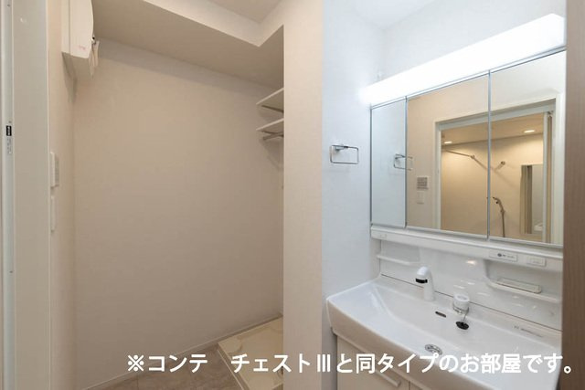 ワーズイヤー１２の洗面所|ゆったりとスペースのある洗面所