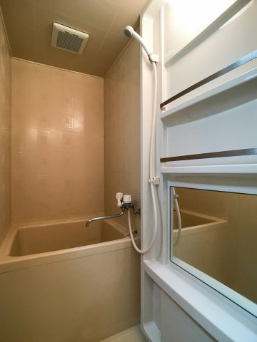 ディ・ルーナの浴室|落ち着いた空間のお風呂です