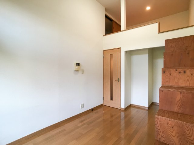 ディ・ルーナの洋室|入居中の為室内写真は全て同タイプ別部屋のものです。