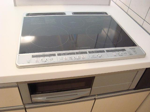 アーバンブルー藤のキッチン|3口ＩＨコンロ（イメージ）