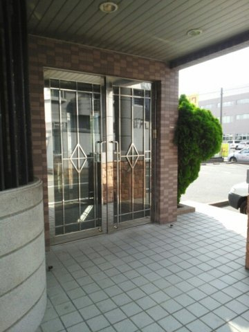 グレイスシャトルのエントランス|ゆとりのあるエントランスです